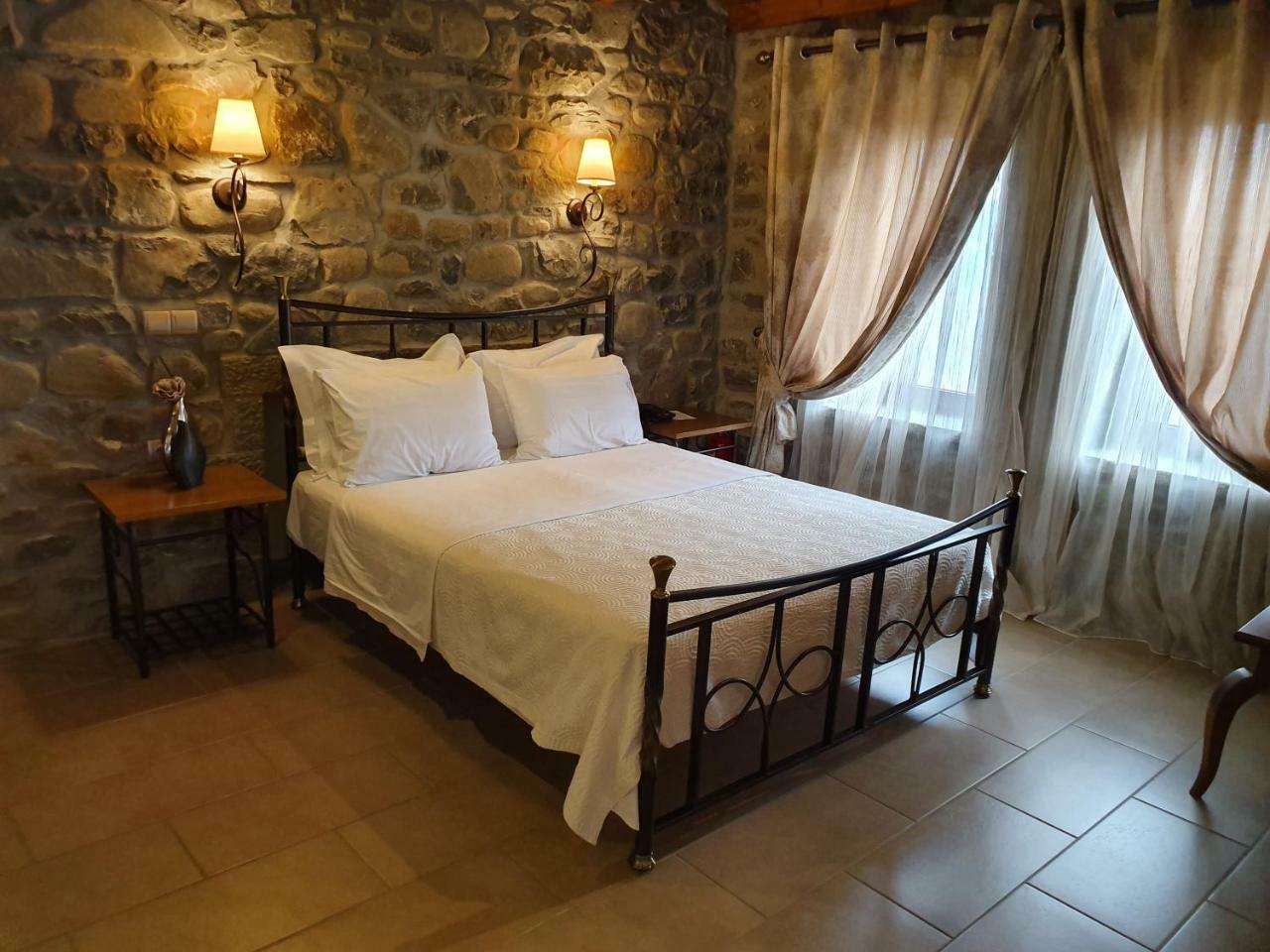 The View Village - Villas Suites & Spa Karpenisi Buitenkant foto
