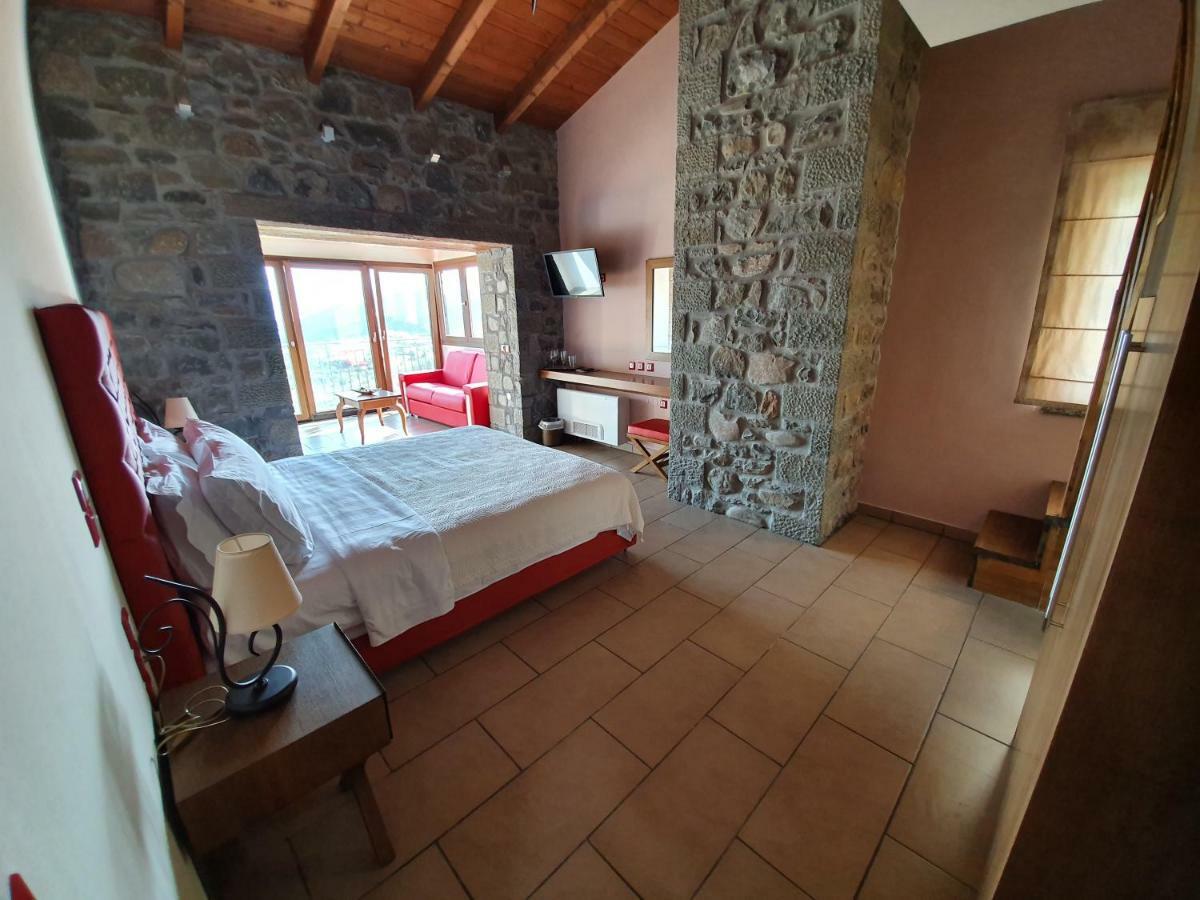 The View Village - Villas Suites & Spa Karpenisi Buitenkant foto