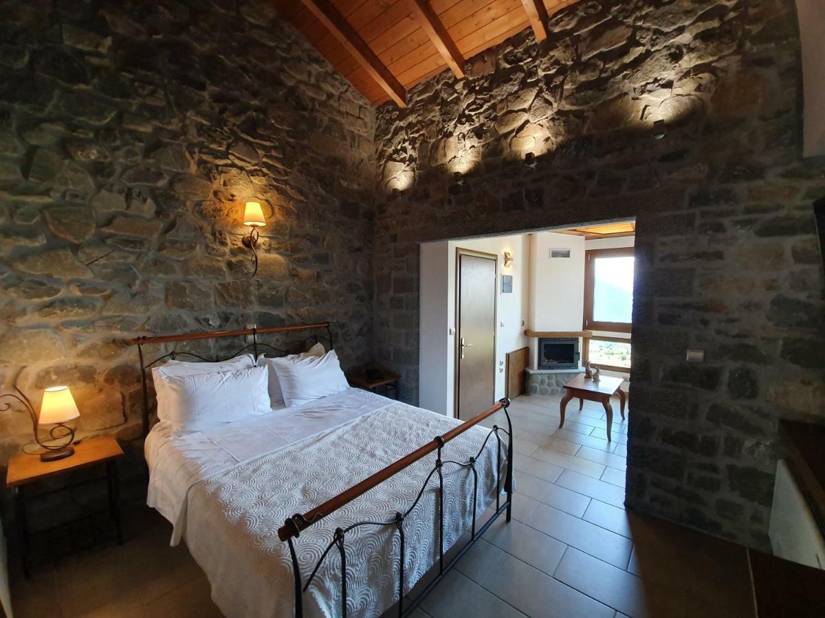 The View Village - Villas Suites & Spa Karpenisi Buitenkant foto