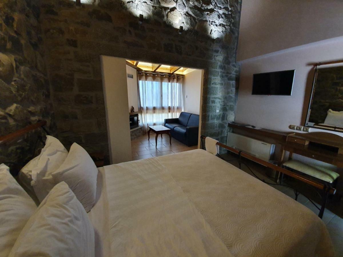 The View Village - Villas Suites & Spa Karpenisi Buitenkant foto
