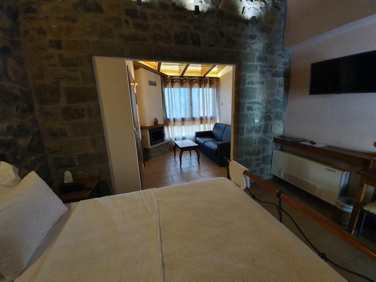 The View Village - Villas Suites & Spa Karpenisi Buitenkant foto